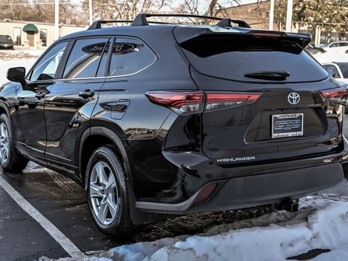 Used 2023 Toyota Highlander LE image 6