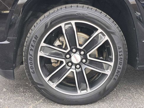 Used 2017 GMC Acadia Denali w/ Technology Package image 10