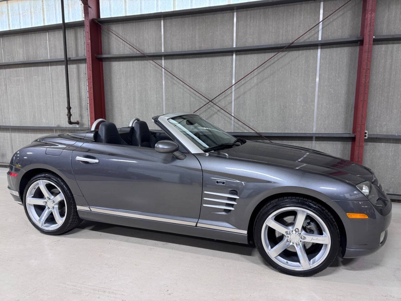 Used 2005 Chrysler Crossfire Limited RWD image 40