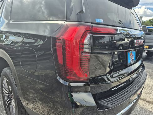 Used 2025 GMC Yukon XL Elevation RWD image 10