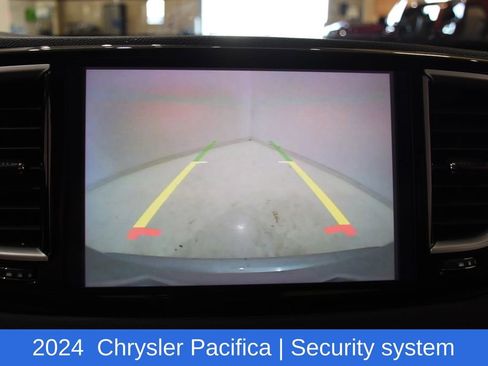 Used 2024 Chrysler Pacifica Touring-L FWD image 18