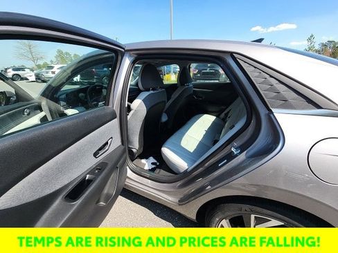 Certified 2024 Hyundai Elantra Limited image 24