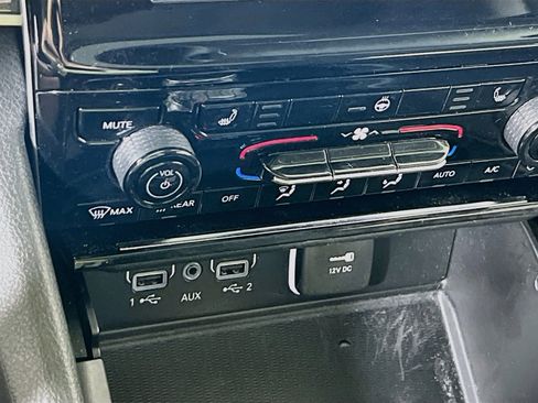 Used 2023 Jeep Grand Cherokee Laredo w/ Luxury Tech Group I AWD/4WD image 19