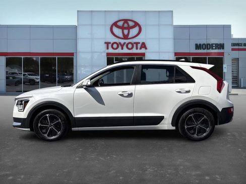 Used 2023 Kia Niro EX image 8