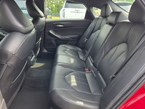Used 2021 Toyota Avalon XLE FWD image 31