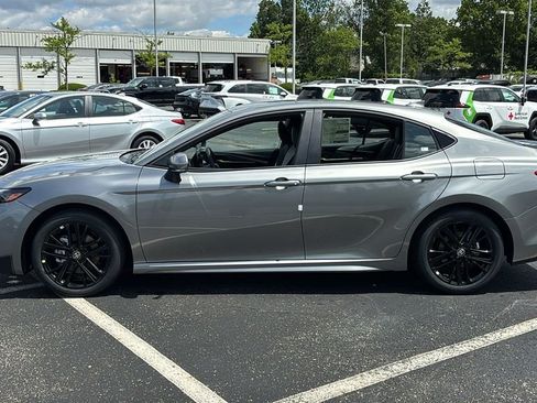 New 2026 Toyota Camry SE FWD image 3