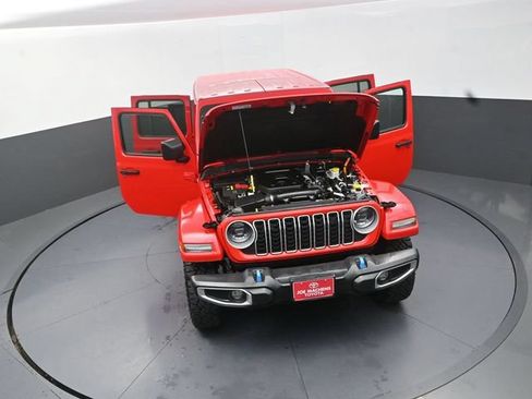 Used 2024 Jeep Wrangler Unlimited Sahara AWD/4WD image 39