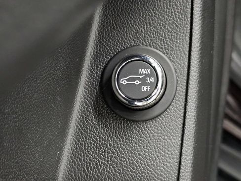Used 2022 Chevrolet Traverse LT FWD image 34