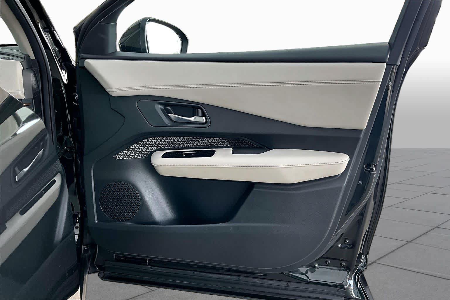 Certified 2023 Nissan Ariya FWD image 22