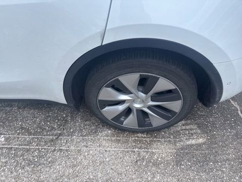 Used 2021 Tesla Model Y 2WD image 4