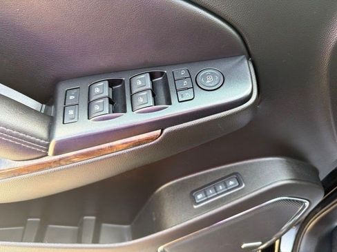 Used 2018 Chevrolet Suburban LT AWD/4WD image 12