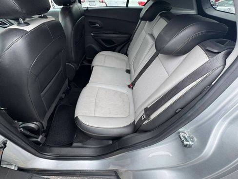 Used 2021 Chevrolet Trax LT FWD image 16