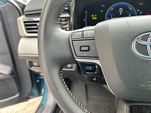 Used 2025 Toyota Camry SE w/ Convenience Package image 20