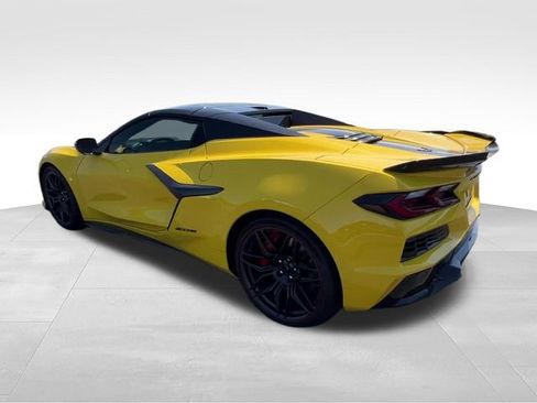 Used 2025 Chevrolet Corvette Z06 RWD image 4