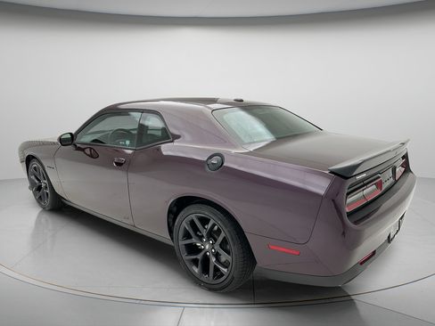Used 2022 Dodge Challenger R/T w/ Blacktop Package RWD image 4
