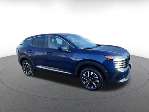 Used 2025 Nissan Kicks SV image 2