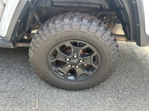 Used 2021 Jeep Gladiator Sport AWD/4WD image 9