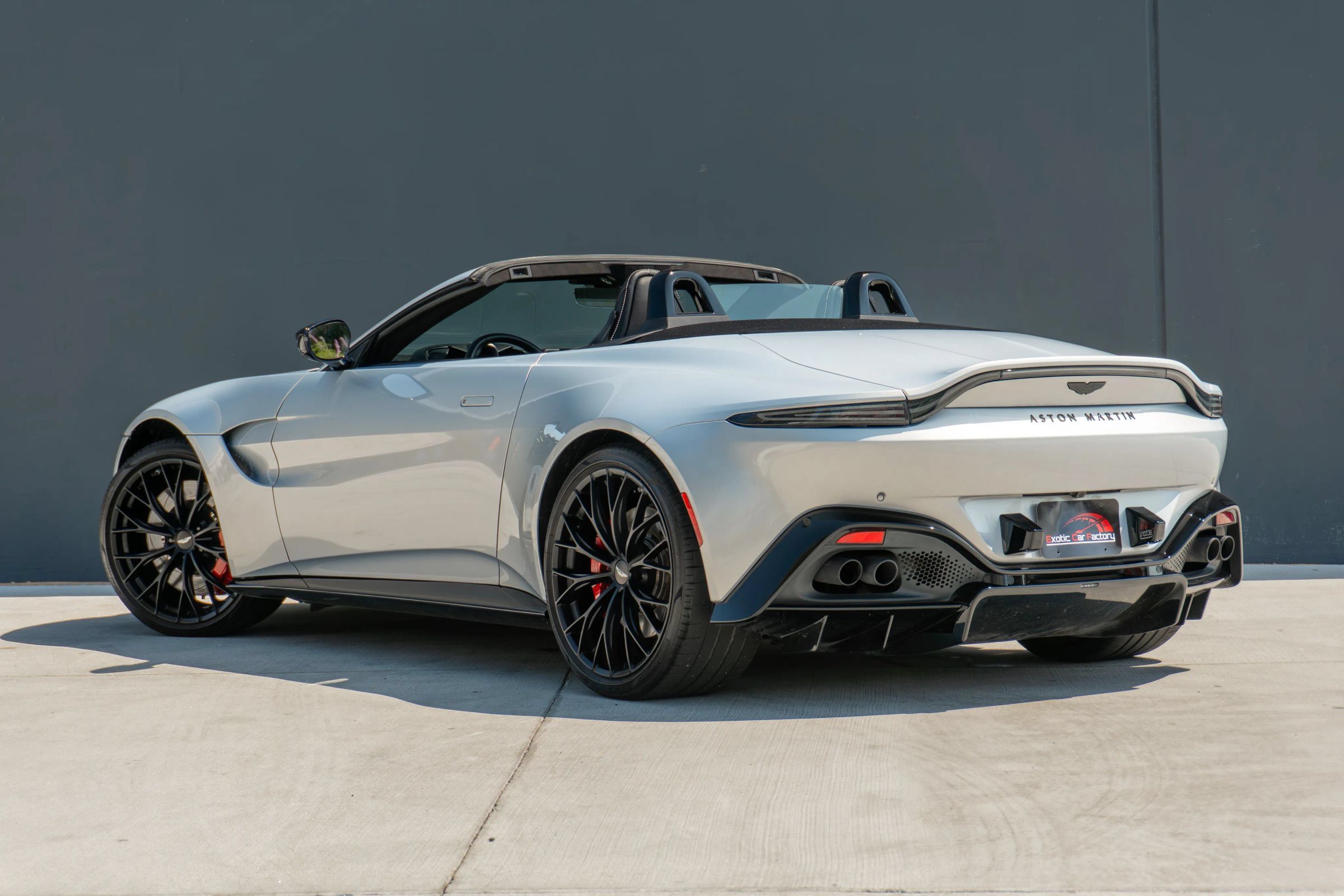 Used 2022 Aston Martin V8 Vantage Roadster RWD image 10