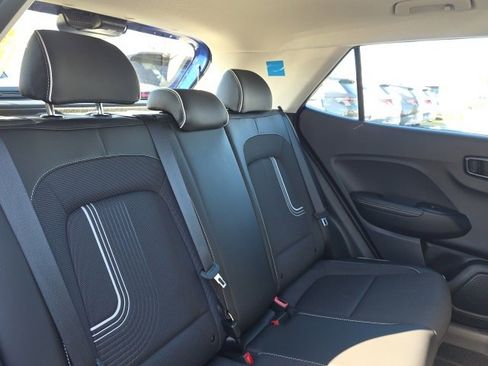 Certified 2023 Hyundai Venue Limited image 7