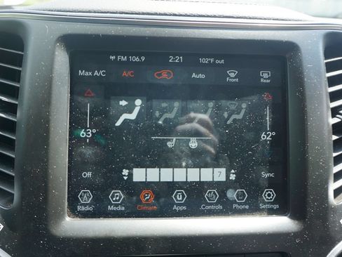 Used 2021 Jeep Cherokee Latitude Lux w/ Comfort/Convenience Group AWD/4WD image 10