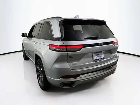 Used 2022 Jeep Grand Cherokee Overland w/ Luxury Tech Group IV AWD/4WD image 7