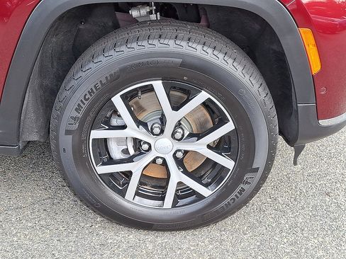 Certified 2025 Jeep Grand Cherokee L Limited w/ Luxury Tech Group II AWD/4WD image 19