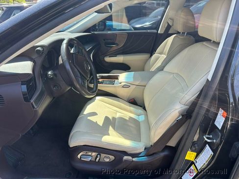 Used 2019 Lexus LS 500 w/ Accessory Package (Z2) RWD image 9
