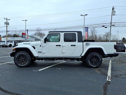 Certified 2022 Jeep Gladiator Willys image 6