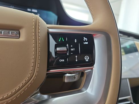 Certified 2025 Land Rover Range Rover Long Wheelbase Autobiography image 18