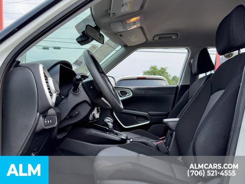 Used 2025 Kia Soul LX w/ LX Technology Package FWD image 11