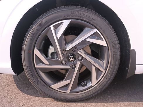 Certified 2024 Hyundai Elantra SEL w/ Convenience Package image 32