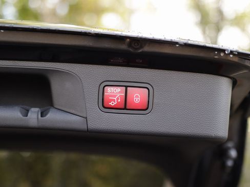 Used 2021 Mercedes-Benz GLC 300 4MATIC image 30