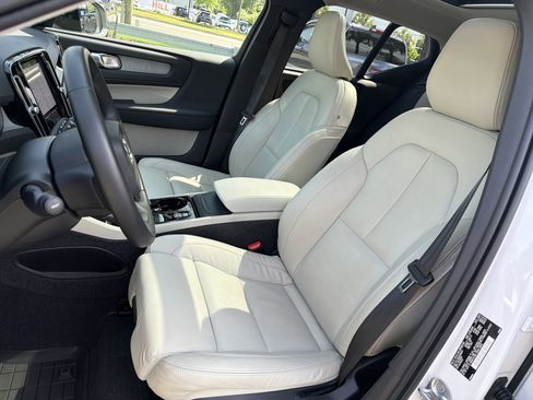 Certified 2023 Volvo XC40 B5 Ultimate w/ Protection Package Premier AWD/4WD image 16