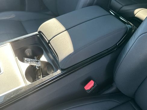 Used 2025 Land Rover Range Rover Velar Dynamic SE image 21