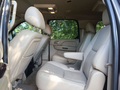 Used 2012 Cadillac Escalade ESV Premium AWD/4WD image 31