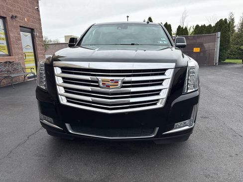 Used 2018 Cadillac Escalade Platinum AWD/4WD image 5