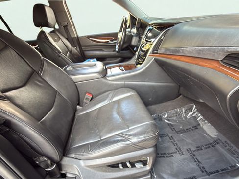Used 2018 Cadillac Escalade 4WD image 23