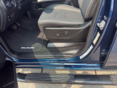 Used 2022 RAM 1500 Big Horn AWD/4WD image 16