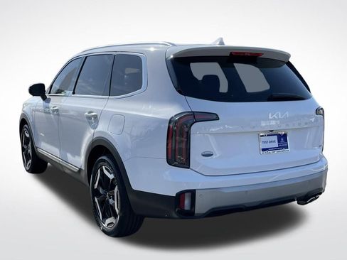 Used 2023 Kia Telluride EX w/ EX Captain's Chair Package image 4
