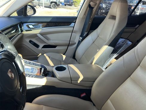 Used 2015 Porsche Panamera 4S image 9