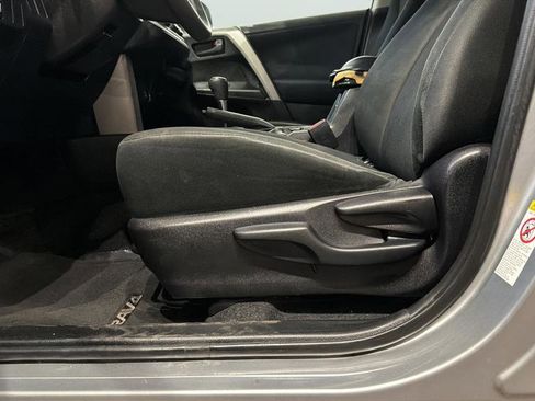 Used 2016 Toyota RAV4 LE image 19