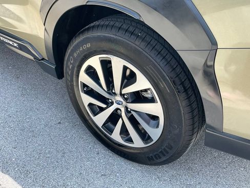 Used 2025 Subaru Outback Premium AWD/4WD image 32