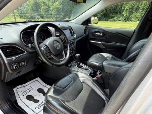Used 2019 Jeep Cherokee Latitude Plus AWD/4WD image 10