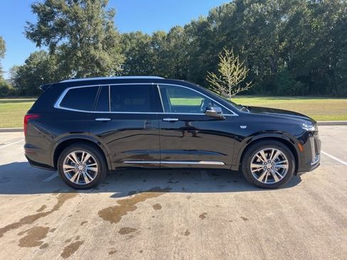 Used 2025 Cadillac XT6 Premium Luxury image 9