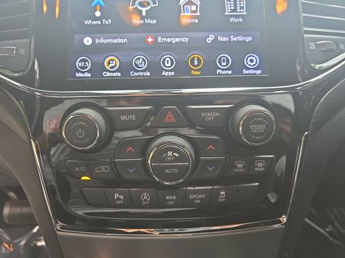 Used 2020 Jeep Grand Cherokee Altitude AWD/4WD image 25