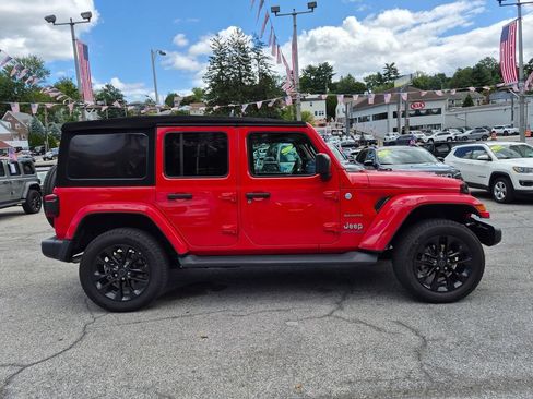 Used 2024 Jeep Wrangler Unlimited Sahara w/ Technology Group AWD/4WD image 5