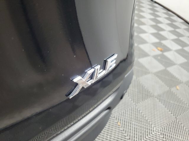 Used 2026 Toyota Sienna XLE FWD image 7