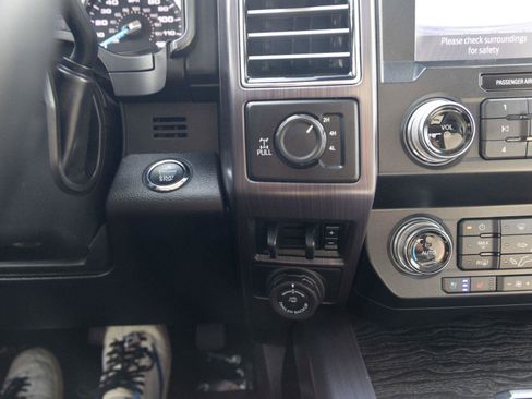 Used 2020 Ford F350 Limited AWD/4WD image 35