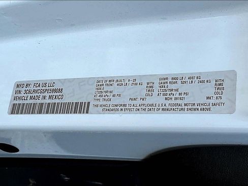 Used 2023 RAM ProMaster 2500 w/ Driver Convenience Group FWD image 17
