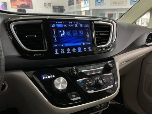 Used 2017 Chrysler Pacifica Touring Plus image 28